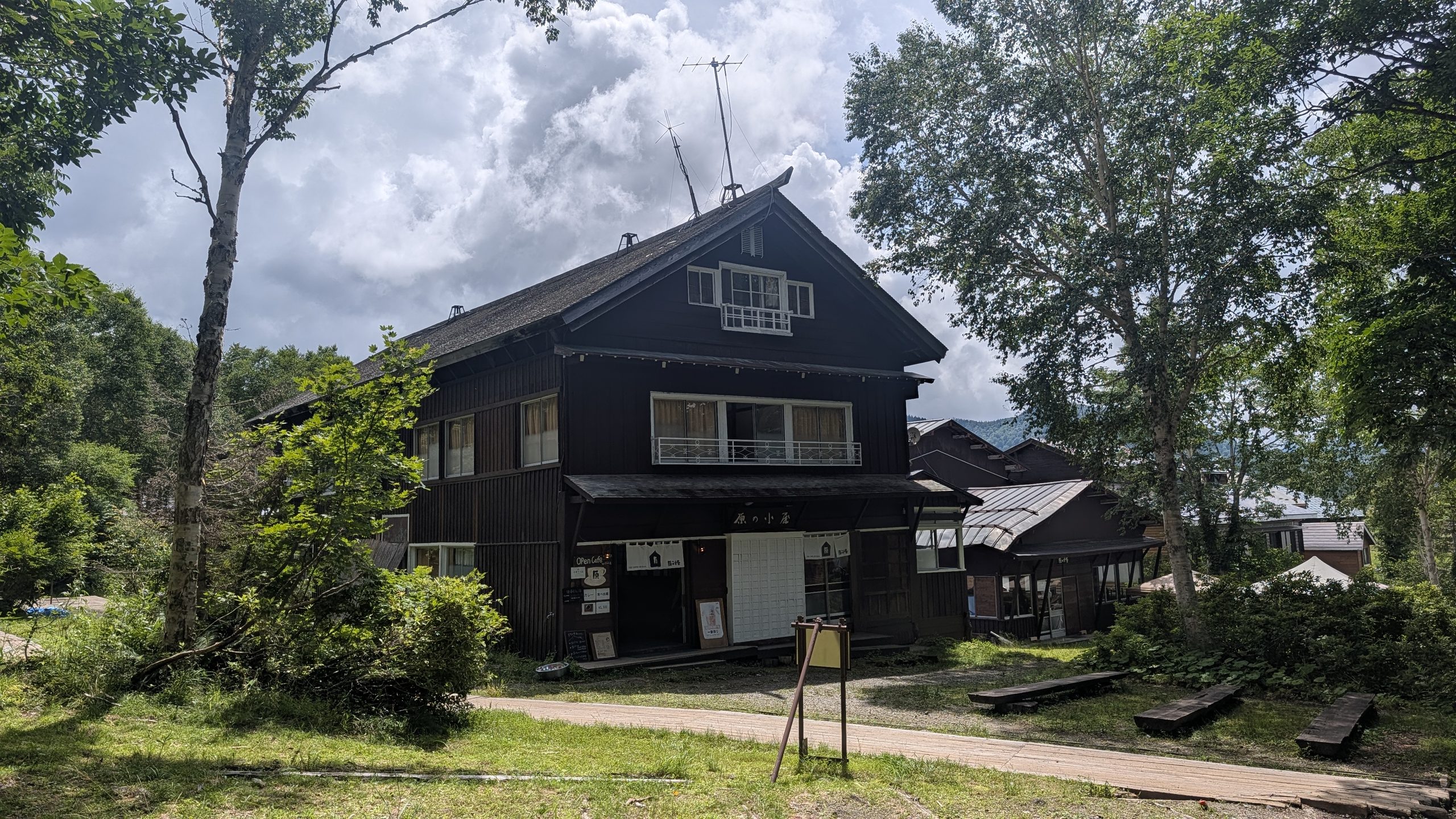 原の小屋